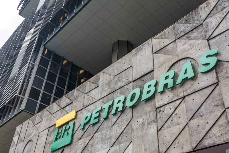 Dólar e combustível mais barato reduzem lucro na Petrobras no início de 2024