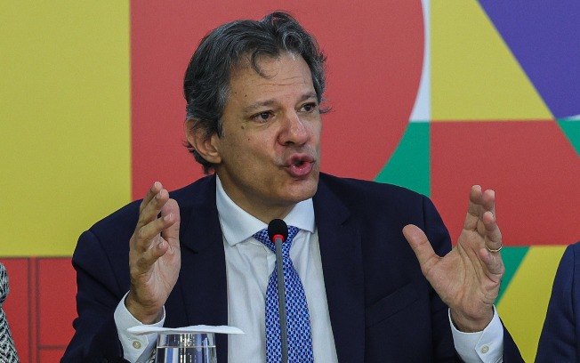 Governo sai do modo “defesa” e empareda Congresso em reunião