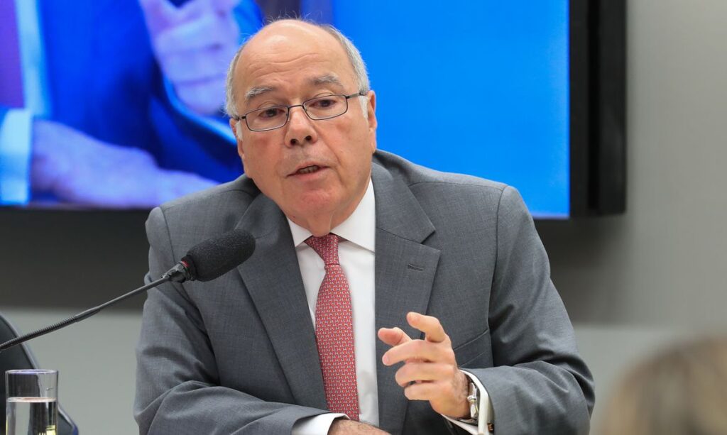 Mauro Vieira diz que diálogo entre Lula e Trump é “amistoso” e defende negociação política na Venezuela
