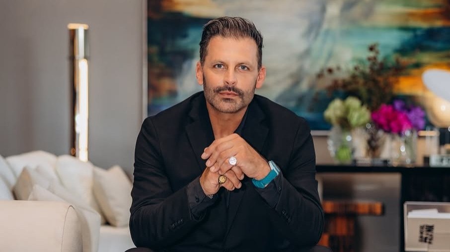 BBB 26: Henri Castelli tem outra convulsão após retornar à casa