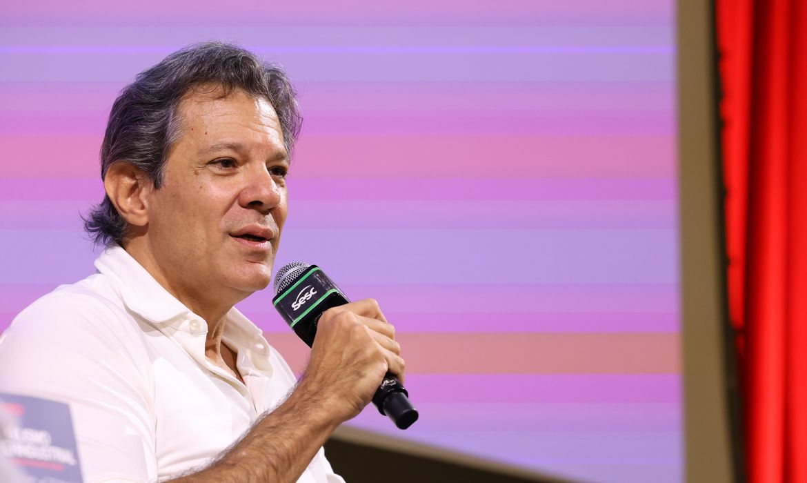 Haddad chama Flávio Bolsonaro de “risco institucional”